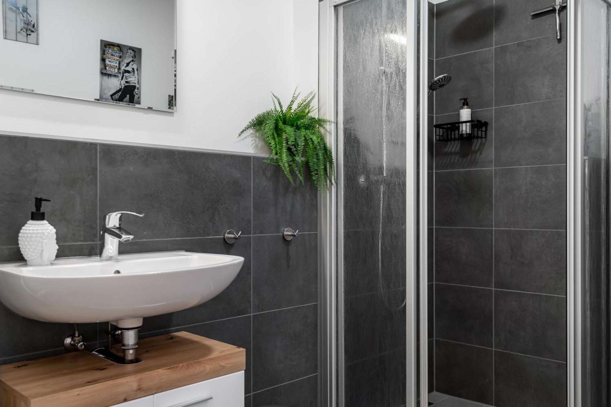 Апартаменти Design Luxus, Vollausstattung, Neubau, 30Min Hbf Leipzig 8, Naehe Flughfaen, Bmw, Dhl, Amazon Шкойдіц Екстер'єр фото